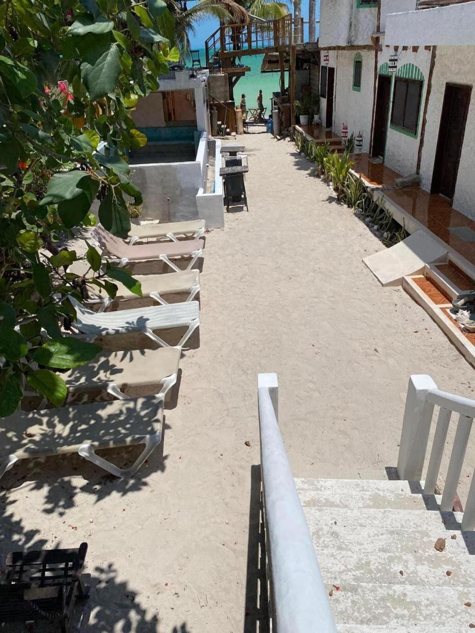 Casa Victor Avila Isla Holbox Exteriör bild