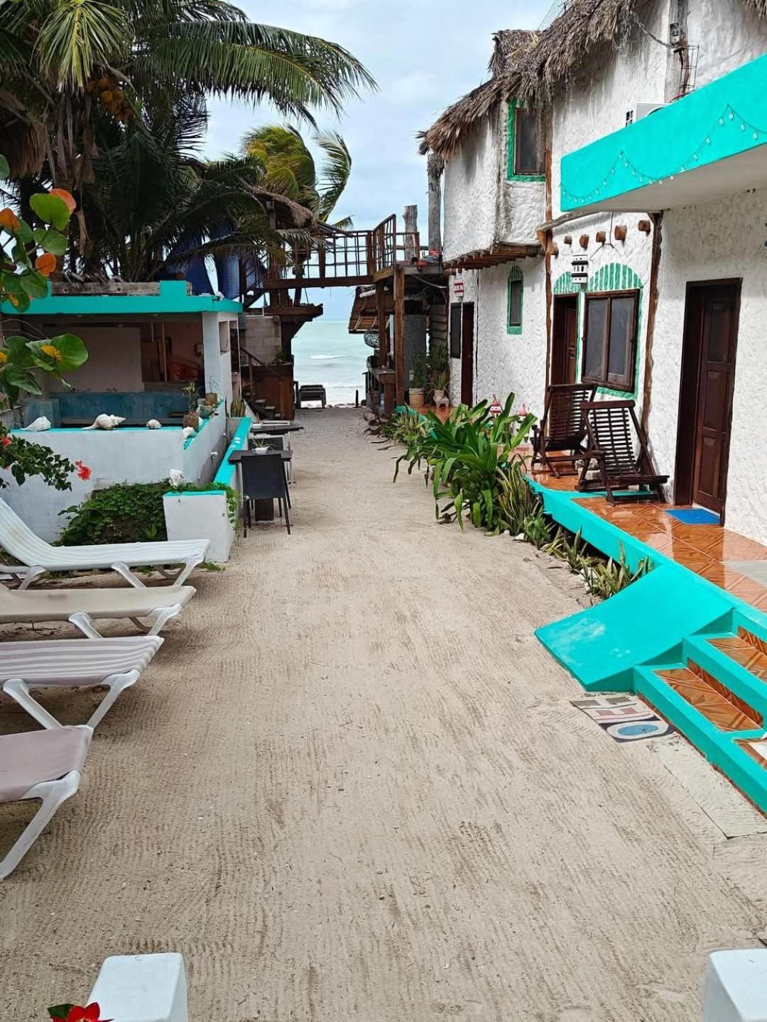 Casa Victor Avila Isla Holbox Exteriör bild